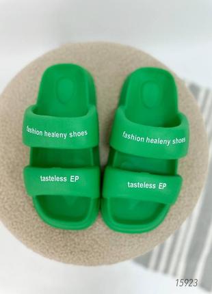 Зеленые пенные резиновые дутые шлепанцы шлепки на толстой подошве пена резина