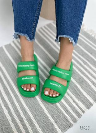 Зеленые пенные резиновые дутые шлепанцы шлепки на толстой подошве пена резина