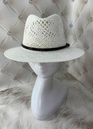 Летняя плетеная узорчатая шляпа федора с ремешком белый2 фото