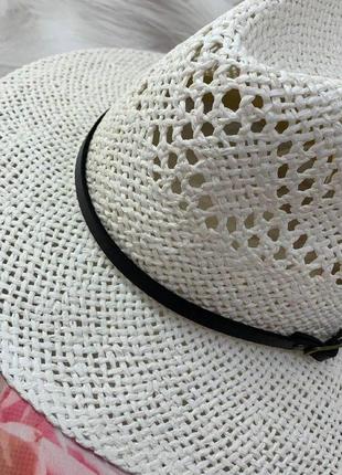 Летняя плетеная узорчатая шляпа федора с ремешком белый8 фото