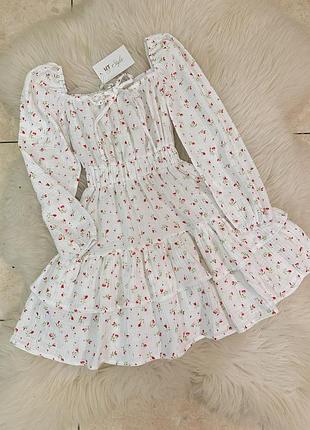 Сукня з квіточками