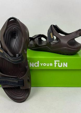 Чоловічі сандаліі crocs mens swiftwater river sandal espresso1 фото