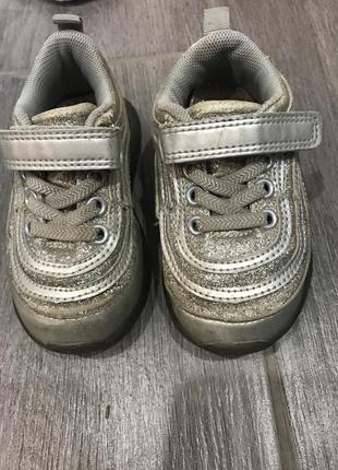 Кроссовки на девочку