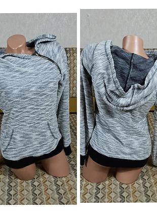 Худи с большим капюшоном в отличном состоянии.