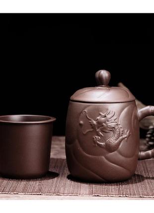 Чашка для чаю із ситом глиняна ширяючий дракон коричнева 400 мл. кухоль заварник із ісиній глини