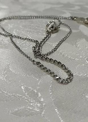 Цепочка в серебряном цвете с кулоном в виде шлепанца6 фото