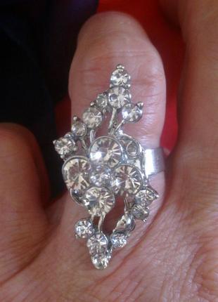 Шикарное кольцо с камнями2 фото