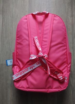 Adidas adicolor backpack

новий рюкзак оригінал8 фото