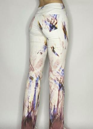 Штани світлі прямі джинси білі з абстрактним малюнком принтом кольоровими плямами середньої посадки2 фото