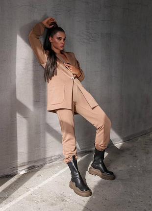 Костюм жіночий