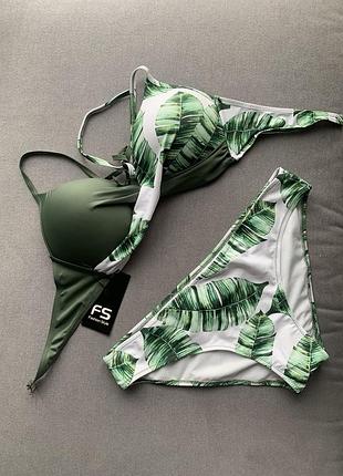 Шикарний роздільний купальник.