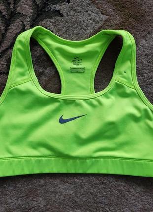 Спортивный топ nike dri-fit.