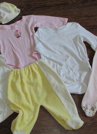 Пакет вещей для маленькой модницы. б/у и новые, ползунки, бодики, шапочки 0-3-6 мес