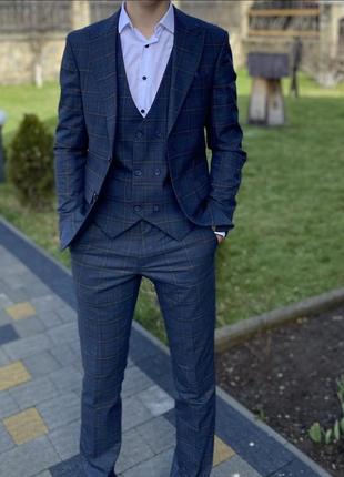 Мужской классический костюм