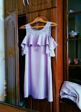 Ніжна жіноча сукня