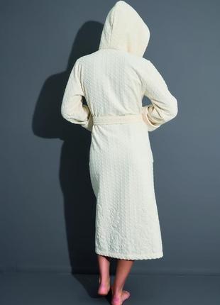 Домашний халат махровый пушистый производства турция, махровый женский халат длинный с капюшоном кремовый s6 фото