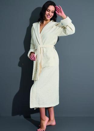 Домашний халат махровый пушистый производства турция, махровый женский халат длинный с капюшоном кремовый s1 фото