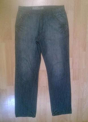 Фірмові джинси 32 р.