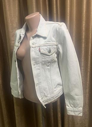 Джинсова куртка levis колір ніжно-блакитний розмір xs