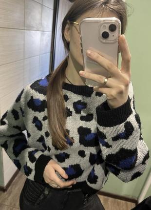 Свитер в актуальный принт от primark