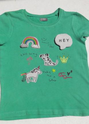 Next. футболка зелёная с тучкой и радугой на 4-5 лет.