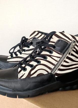 Женские ботинки в стиле adidas з хутра поні