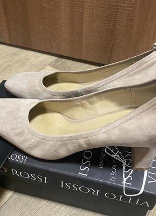 Продам туфлі замшеві 39 розміру колір пудра