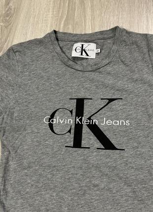 Женская оригинальная футболка calvin klein jeans3 фото