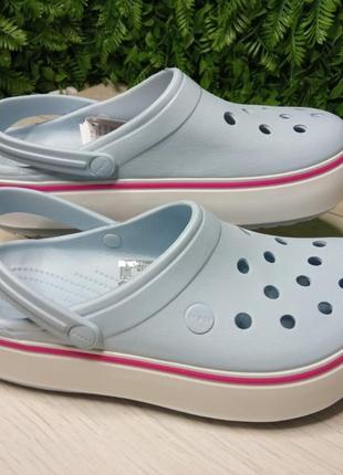 Женские кроксы сабо на платформе crocband platform ice blue