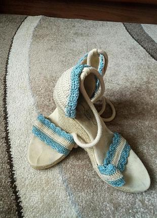 Боссоножки на танкетке