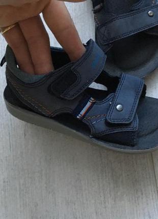 Кожаные фирменные босоножки 26-27 размер, англия