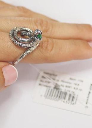 Серебряное кольцо змея с зелеными фианитами 134