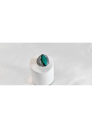 Женское серебряное кольцо с зеленым фианитом 333к