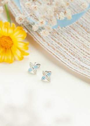 Серебряные пусеты в голубых и желтых цветах с родиевым покрытием