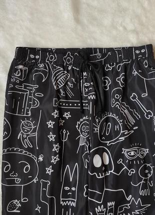 Чорні спортивні штани з принтом написами з гумкою манжетами плащівка батал великого розміру5 фото
