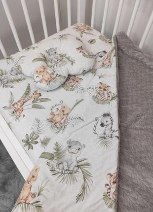 Комплект постельного белья для новорожденных манюня зверята в кроватку ( коляску) плед + подушка + простынь