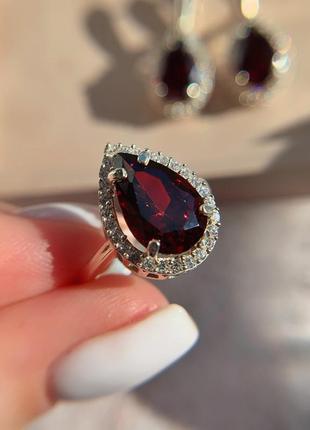 Серебряное кольцо с одним синими, зелеными, красными, розовыми, бирюзовыми камнем в форме капли2 фото