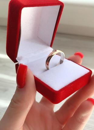 Серебряное обручальное кольцо с золотыми накладками по кругу4 фото