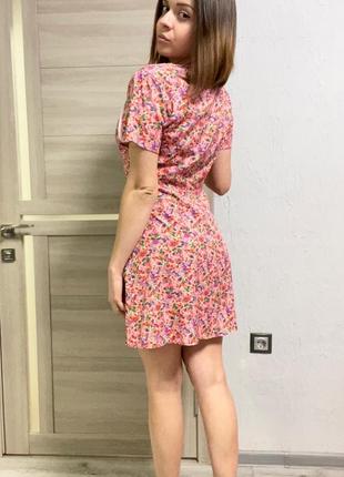Розовое мини платье-мини в мелкий цветок missguided s-m2 фото