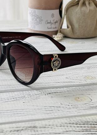 Жіночі сонцезахисні окуляри коричневі