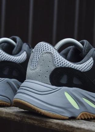 Замшевые, текстильные и рефлективные кроссовки adidas yeezy 700 gray black6 фото