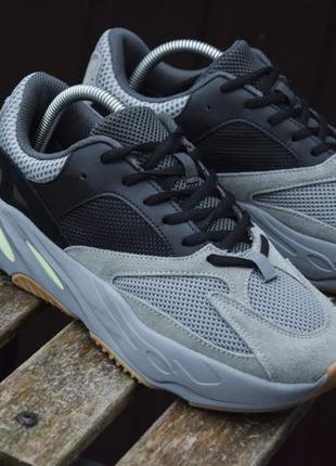 Замшевые, текстильные и рефлективные кроссовки adidas yeezy 700 gray black