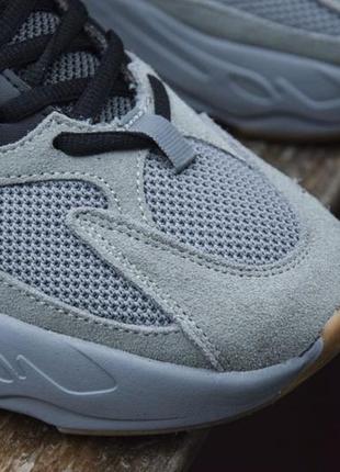 Замшевые, текстильные и рефлективные кроссовки adidas yeezy 700 gray black4 фото