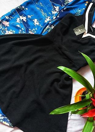 Круте плаття з v - подібним вирізом