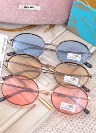 Гарні фіолетові овальні фотохромні сонцезахисні окуляри polarized хамелеони