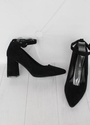 Шикарные туфли, лодочки 40 размера на устойчивом каблуке