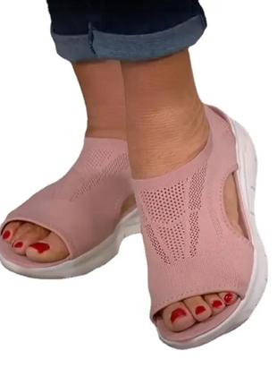 Рожеві босоніжки сандалі1 фото