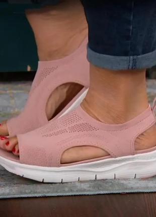 Рожеві босоніжки сандалі2 фото