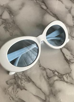 Солнцезащитные белые очки с голубыми стеклами