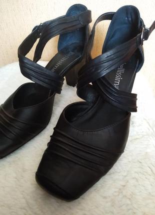 Кожаные натуральные кожаные трендовые туфли босоножки  квадратный мыс итальянские